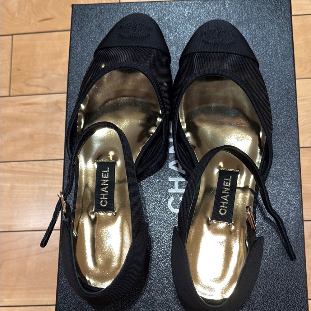 Chanel Black and Gold Women's Shoes - Picture 6 of 8